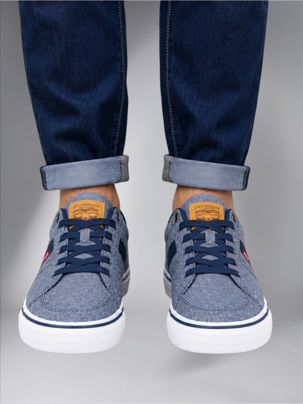 NEW Men’s Levi’s Turner Slub Chambray Sneakers – Size 10